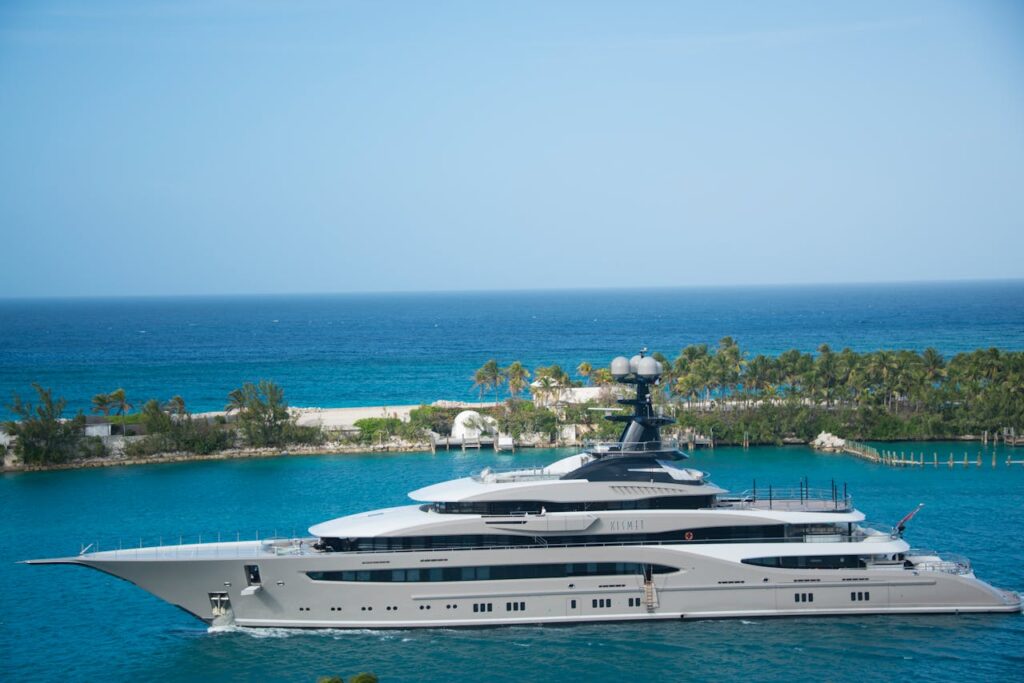 make1m.com luxury yachts
